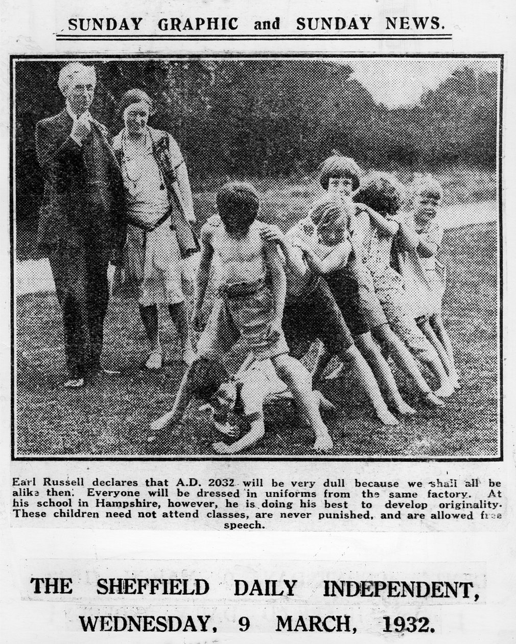 Bertrand Russell og kona Dora Black med elever fra deres Beacon Hill School, 1932 av English Photographer