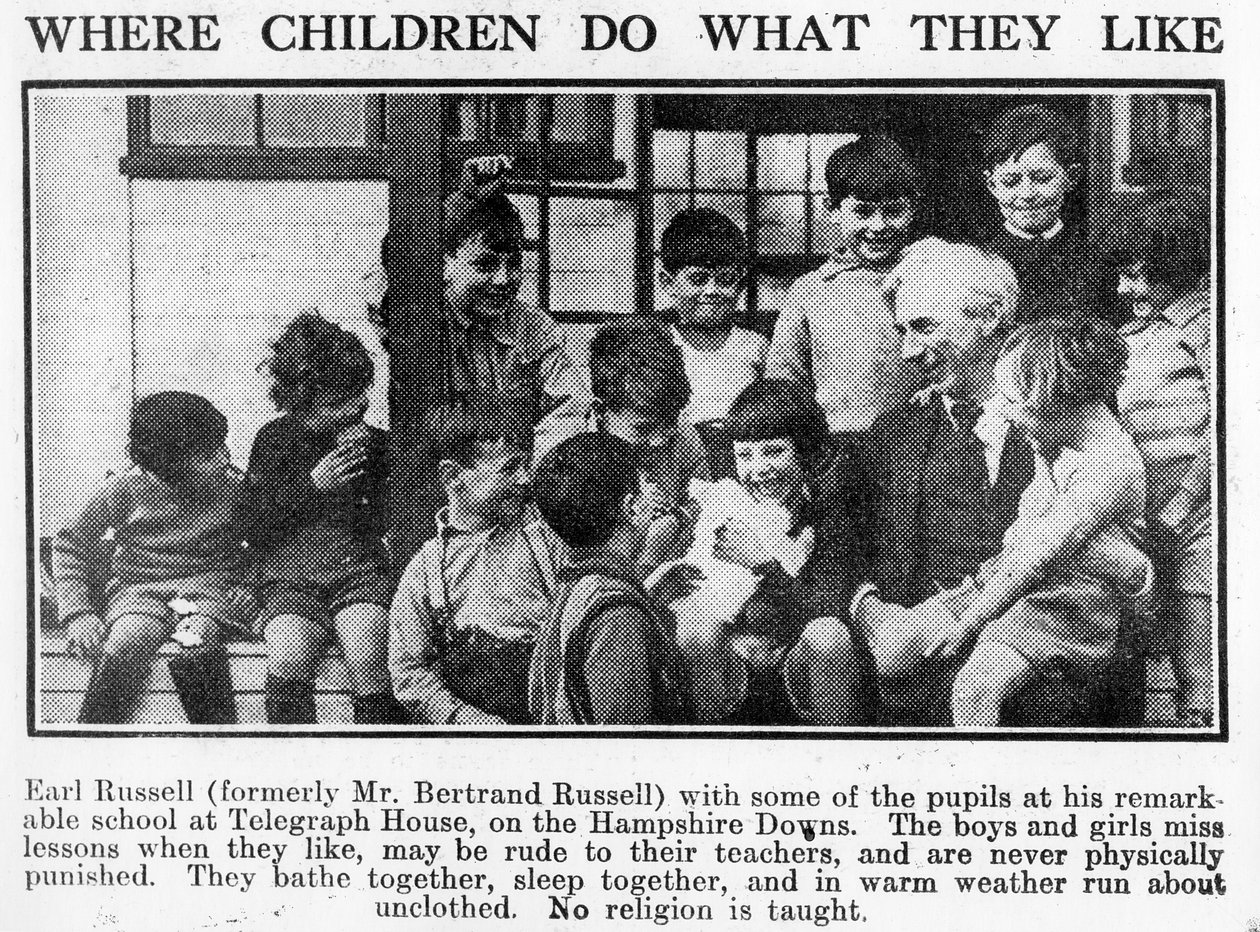 Bertrand Russell med elever ved hans Beacon Hill School, 1931 av English Photographer