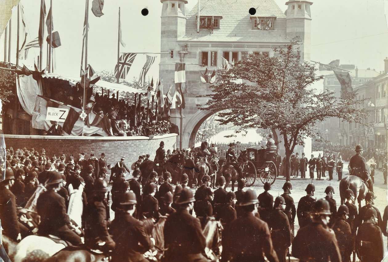 Blackwall Tunnel: slekt som prinsen av Wales, senere kong Edward VII, og prinsesse Alexandria deltar på den seremonielle åpningen av tunnelen, 1897 av English Photographer