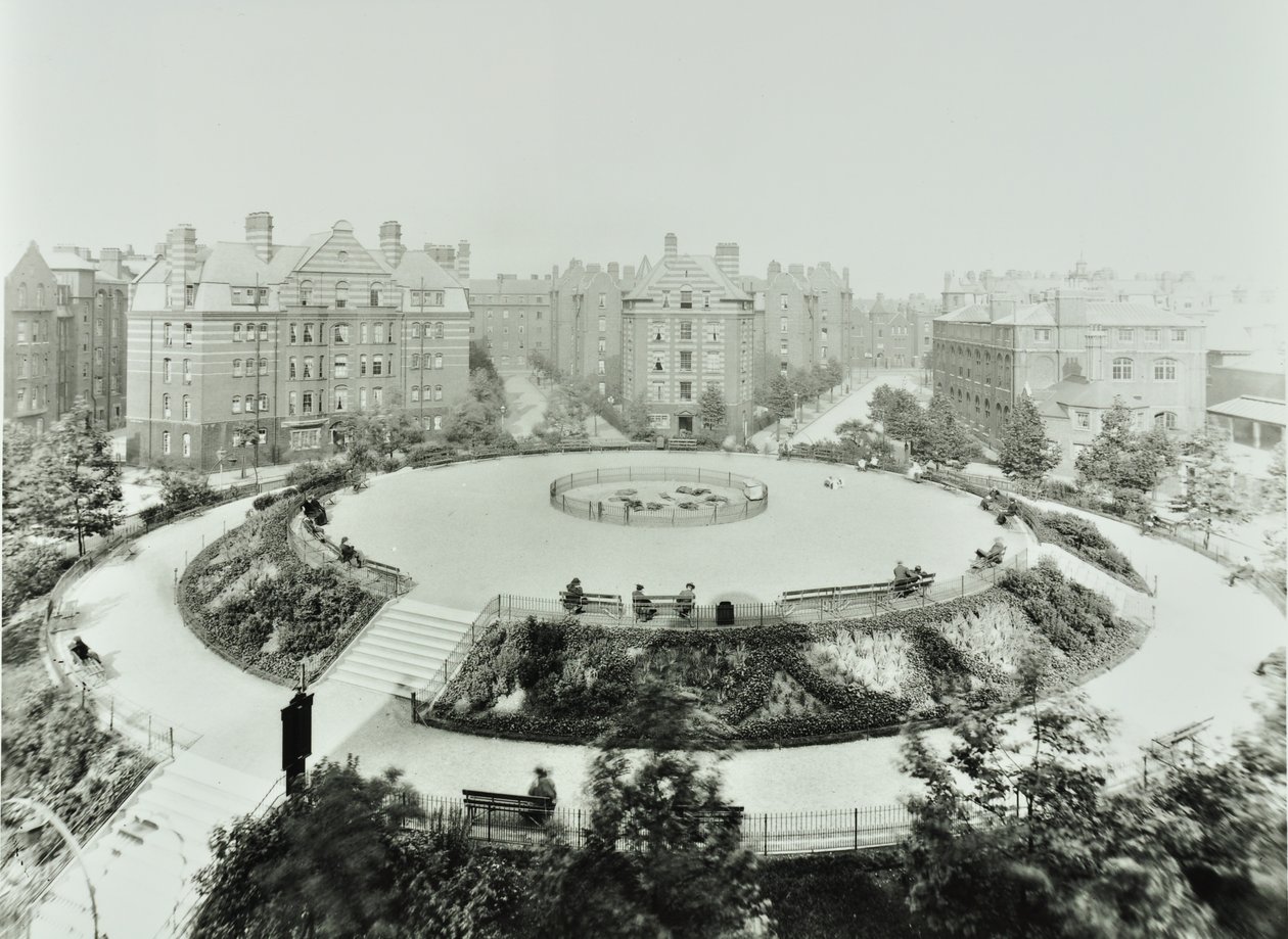 Boundary Estate: Arnold Circus, utsikt over offentlige hager og leiligheter, London av English Photographer