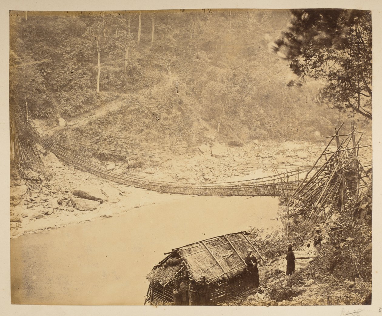 Cane hengebro over Teesta, på vei inn i Bhootan.  Utsikt over Darjeeling. 1870-tallet av English Photographer