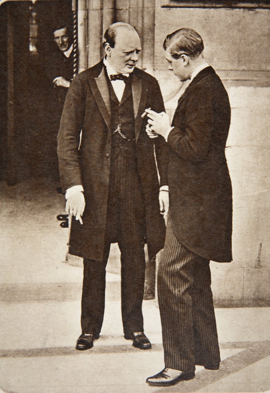 Chatter etter en lunsjfest i Underhuset: Mr. Churchill og H.R.H. Prinsen av Wales, 1919 (fotogravyr) av English Photographer