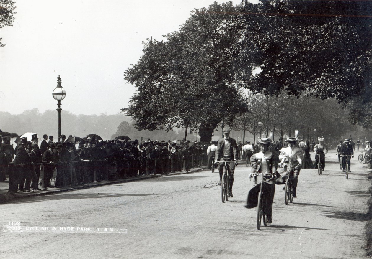 Sykling i Hyde Park, ca. 1910 av English Photographer