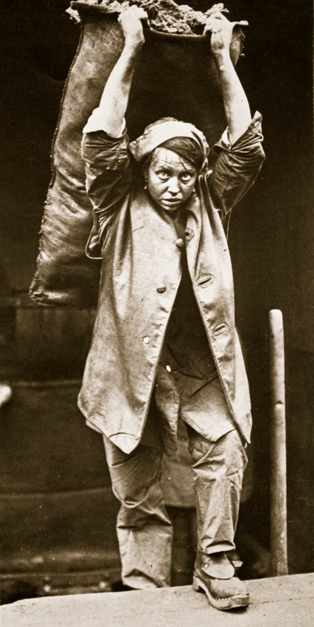 Leverer kull, trykk av Horace W. Nichols, ca. 1916 (fotogravyr) av English Photographer