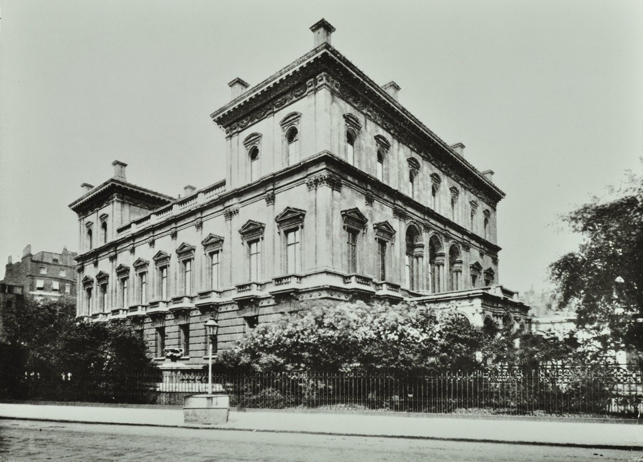 Dorchester House, Park Lane, Westminster LB, 1896 av English Photographer