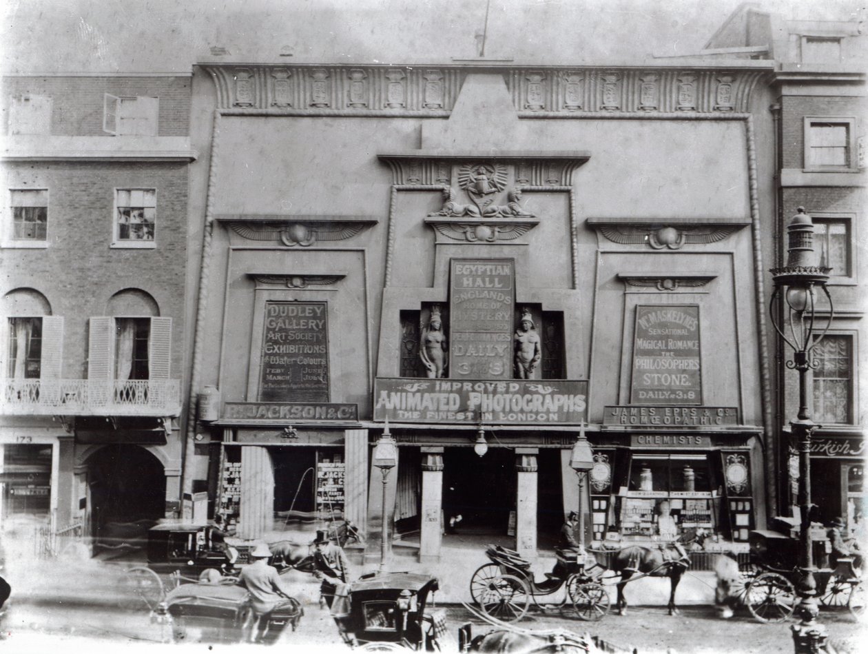 Egyptian Hall, Piccadilly 1895 av English Photographer