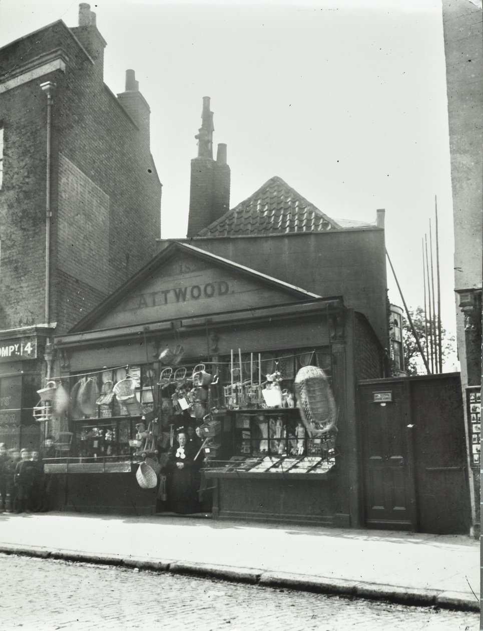 Evelyn Street: ved Deptford High Street, London, 1899 av English Photographer