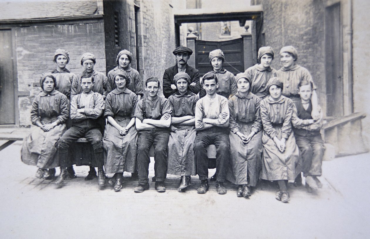 Kvinnelige arbeidere ved Woolwich Arsenal, London (s/hv-bilde) av English Photographer