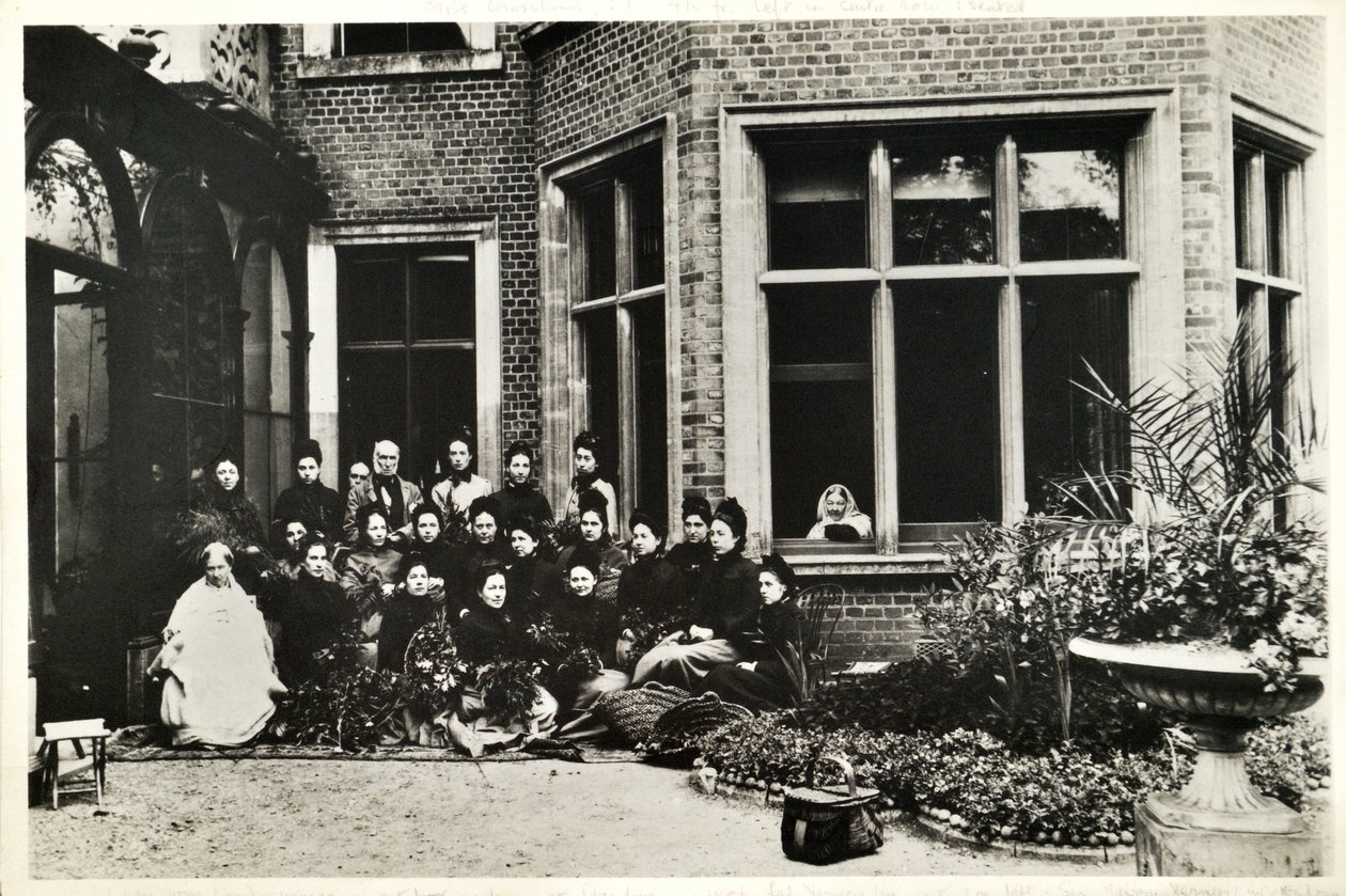 Florence Nightingale, Sir Harry og Lady Verney, og Nightingale sykepleiere ved Claydon House, 1886 av English Photographer
