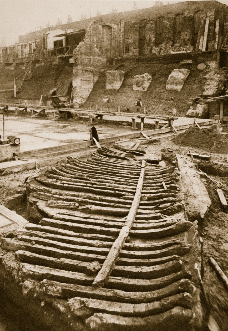 Bysse, funnet på stedet til County Hall i 1910 (sepia-bilde) av English Photographer