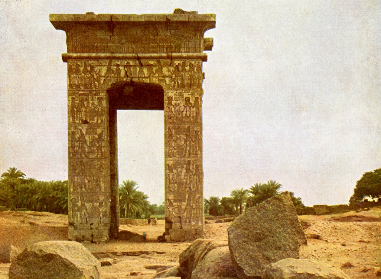 Porten til Ptolemaios II ved Karnak. av English Photographer