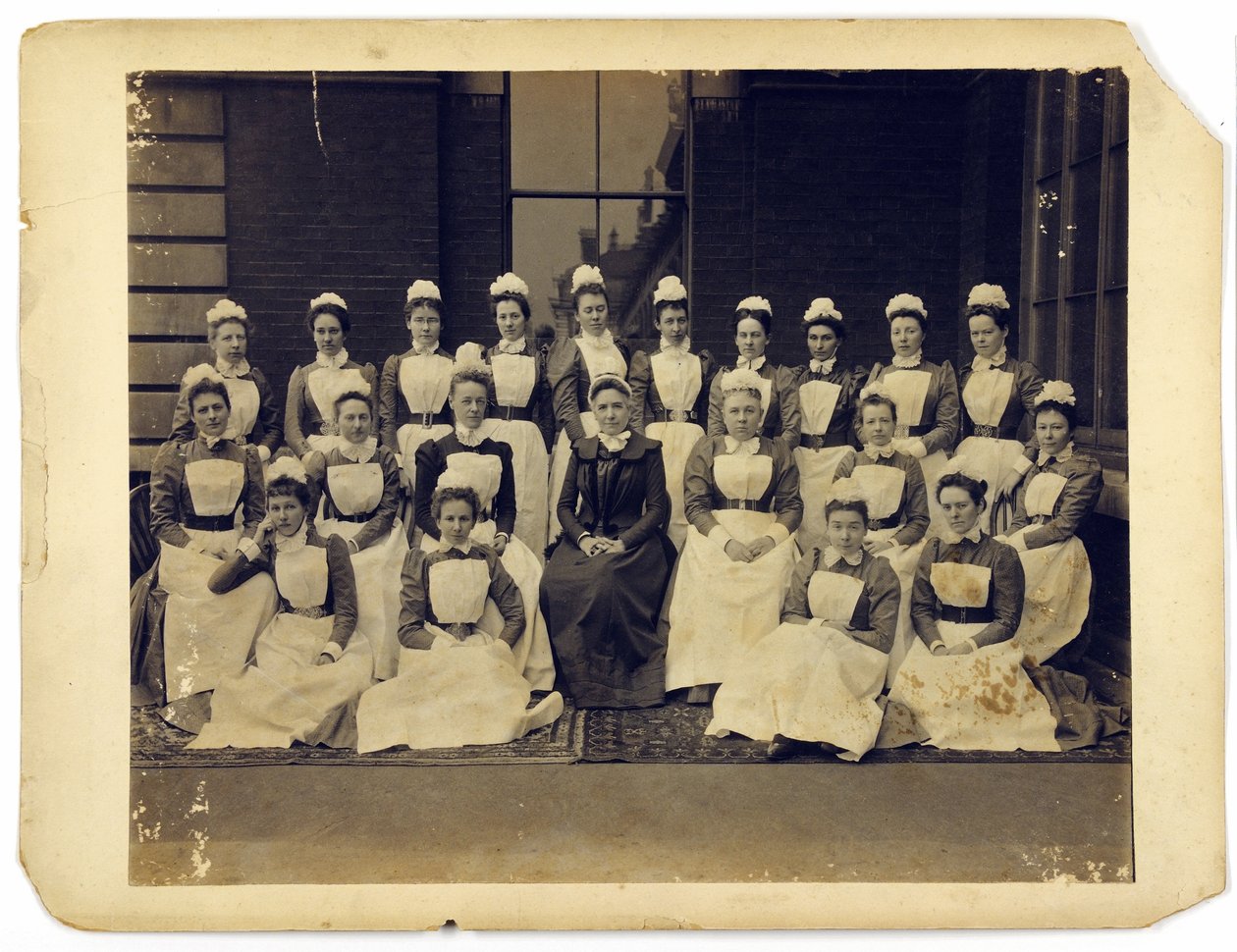 Gruppeportrett av medisinsk personell fra St. Thomass Hospital av English Photographer