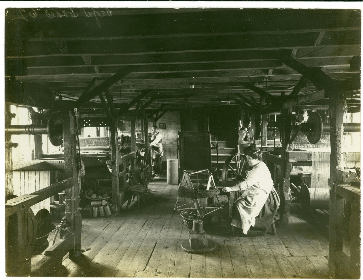 Håndvevveving, Hughes fabrikk nr. 2, 1923 av English Photographer