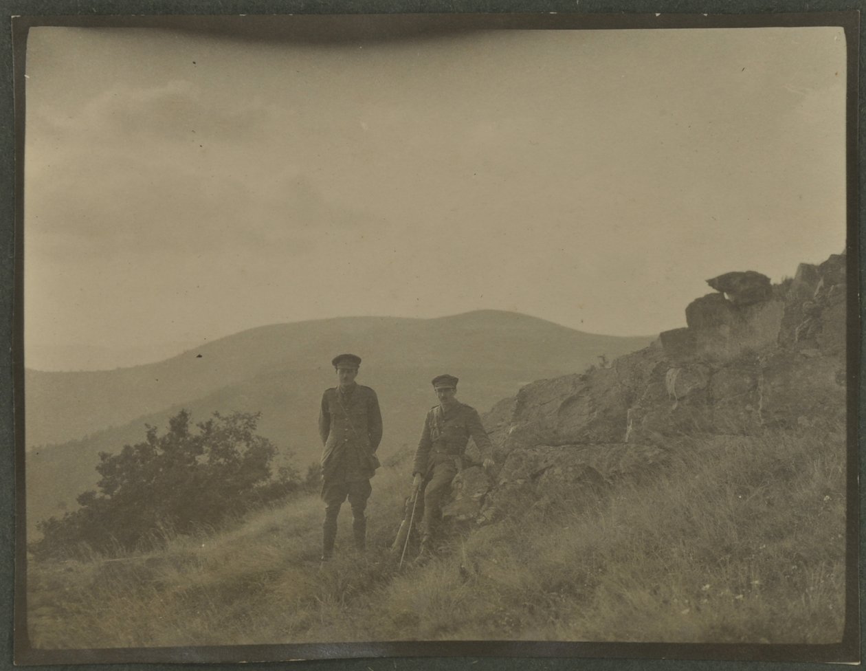 Harold Roper Robinson og William Lawrence Bragg, Vosges, høsten 1915 av English Photographer