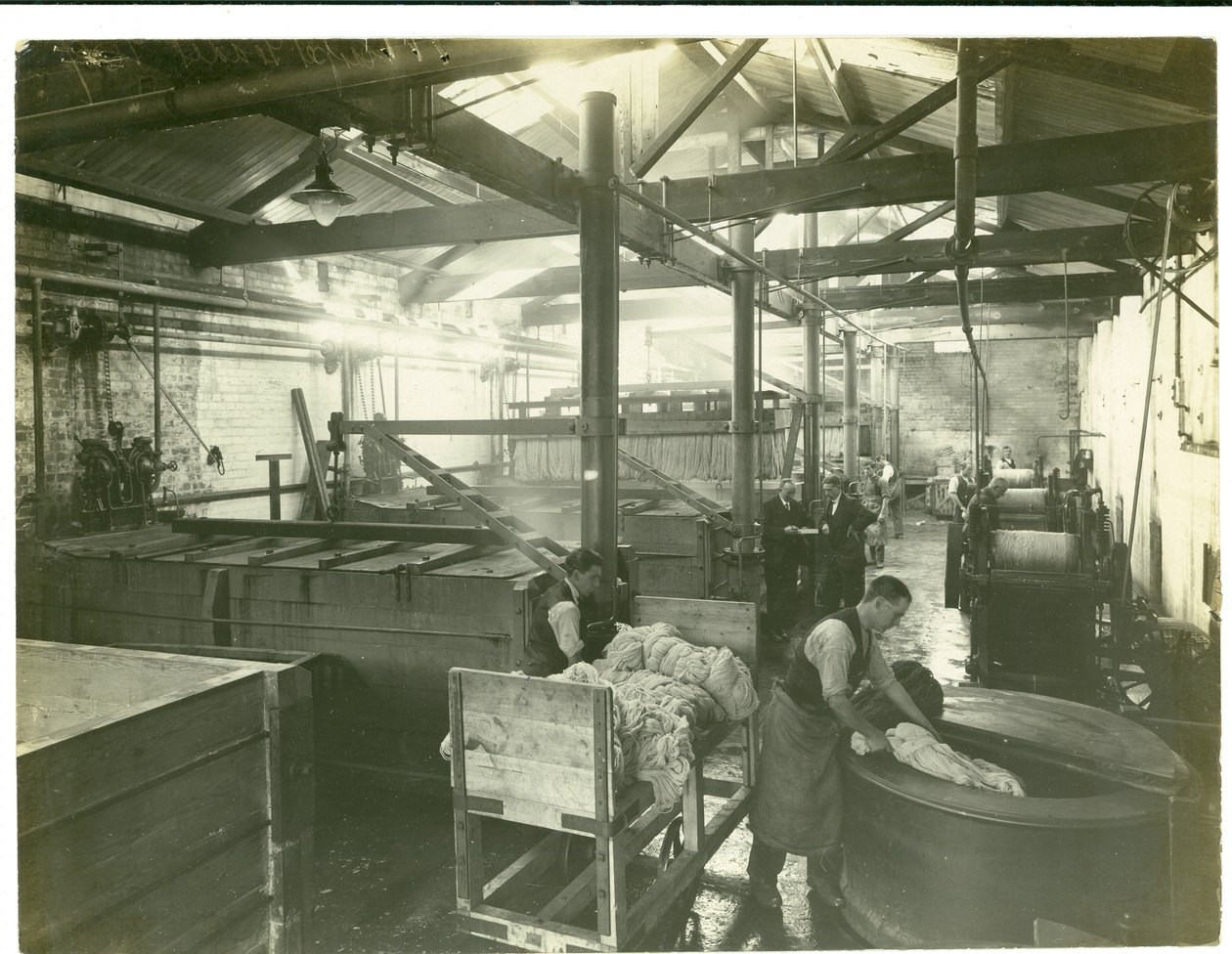 Hydraulisk drevet fargehus, teppefabrikk, 1923 av English Photographer