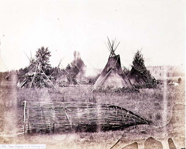 Indian Lodges on the Kootenay River, fotografert av Royal Engineers on the Forty-Ninth Parallel (sepia-bilde) av English Photographer