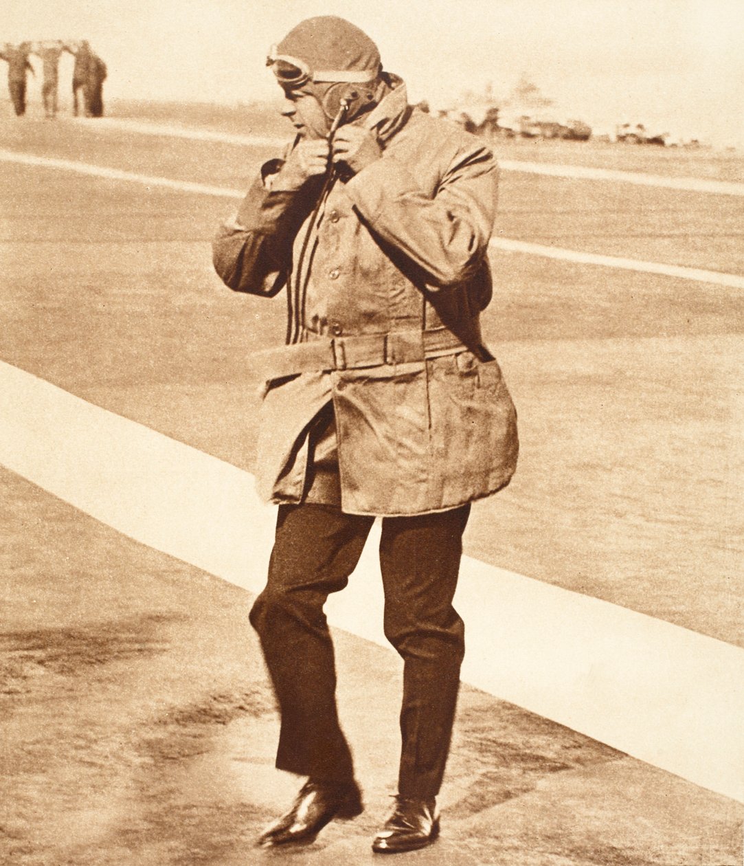 Kong Edward VIII lander i Weymouth etter en flytur fra H.M.S. Modig av English Photographer