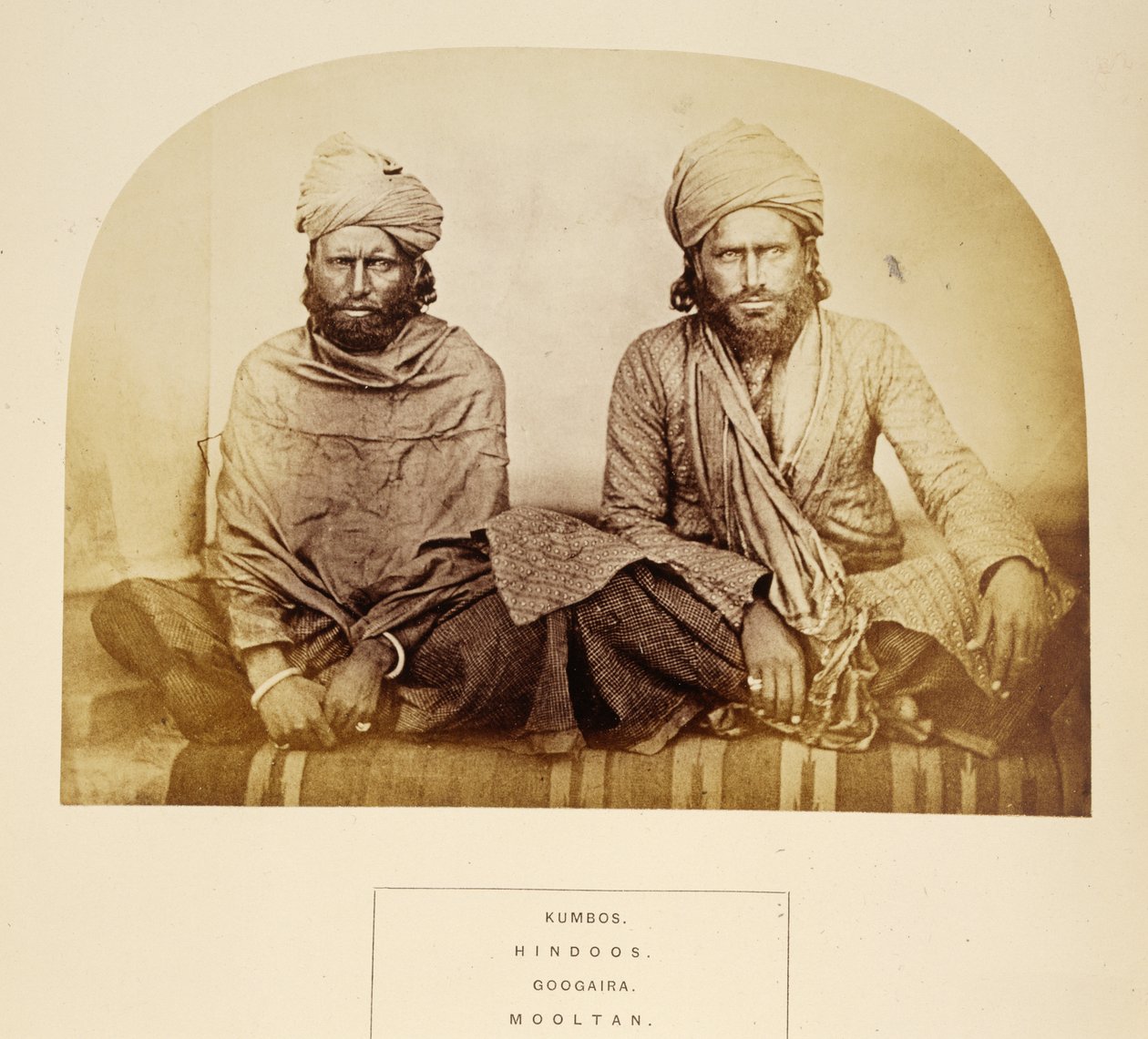 Kumbos, Hindoos, Googaira, Mooltan, fra The People of India, av J. Forbes Watson, utgitt 1868 (albumtrykk) av English Photographer