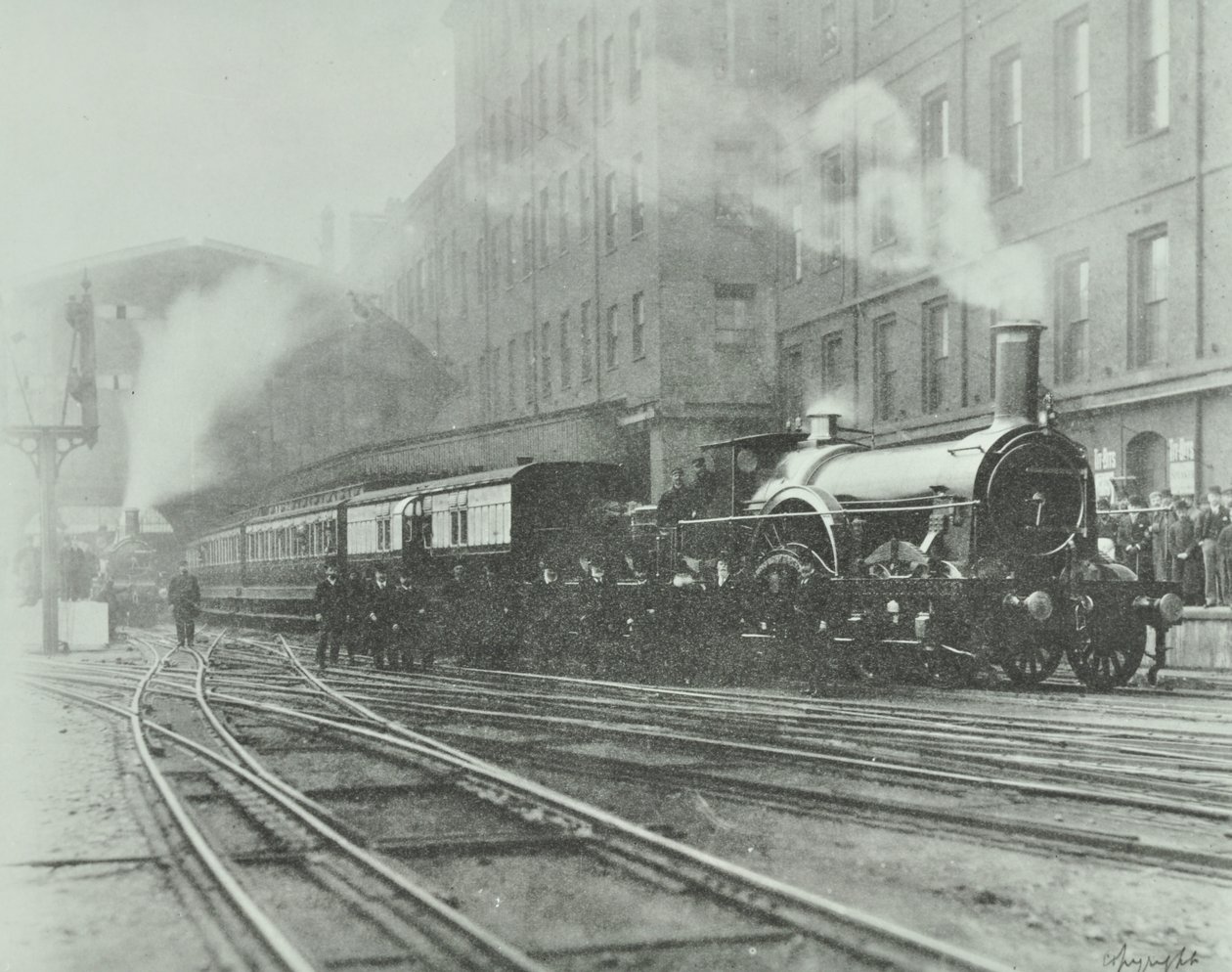 Siste bredsporede tog som forlot Paddington Station, 1892 av English Photographer