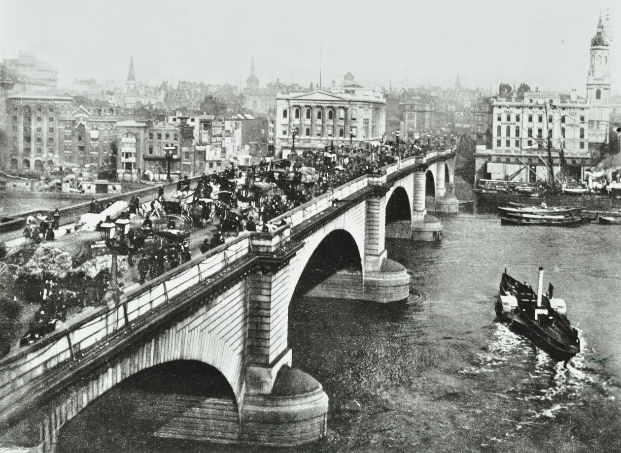 London Bridge: hestetrukket trafikk på broen, 1895 av English Photographer