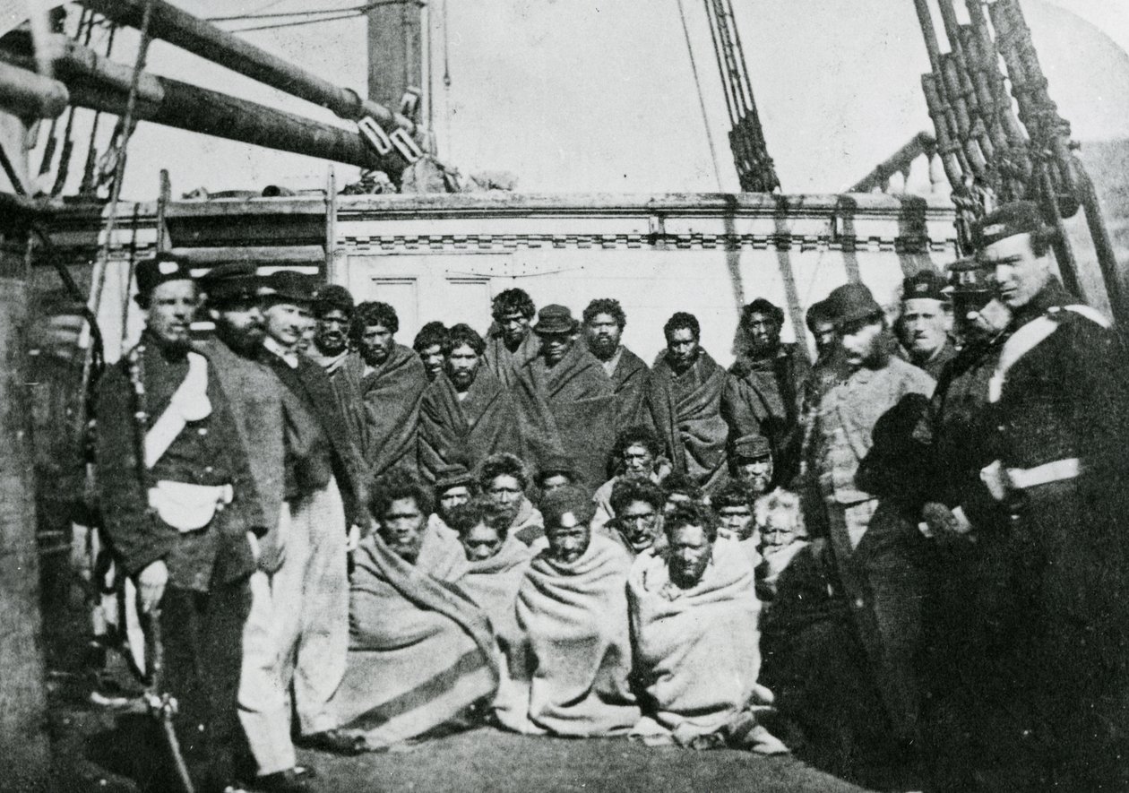 Maori-fanger om bord i et fengselshulk i Wellington Harbour, 1866 av English Photographer