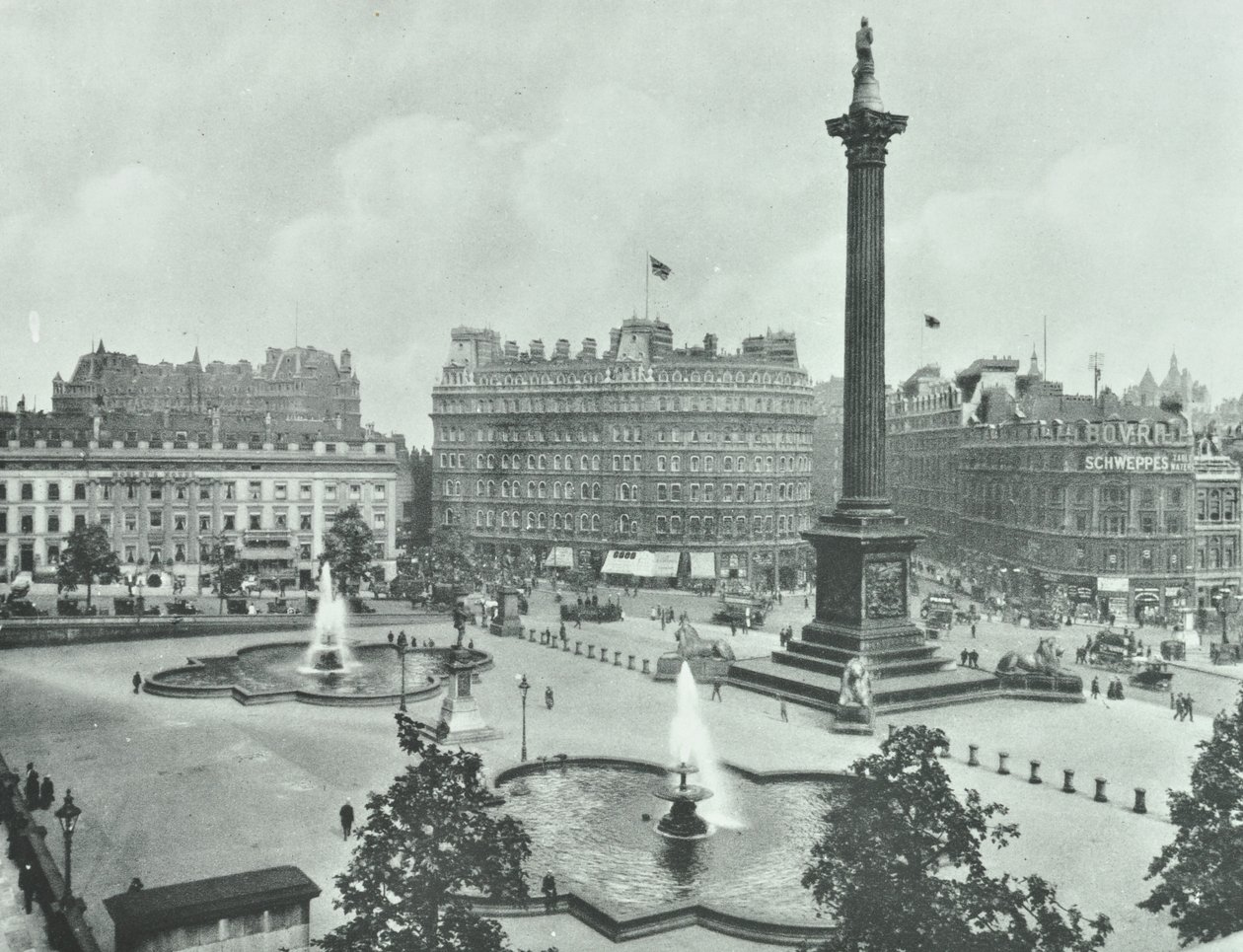 Nelsons Column, Trafalgar Square, Westminster LB: med utsikt mot sørøst, 1895 av English Photographer