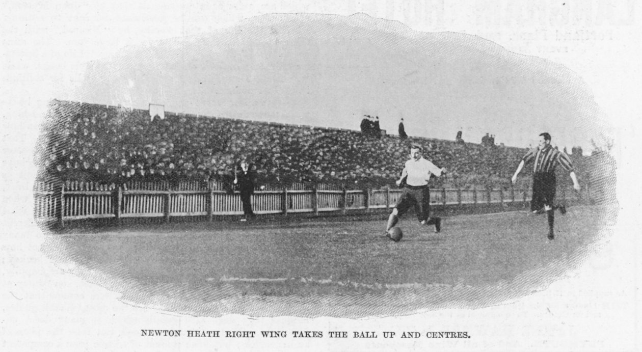 Newton Heath høyreving tar ballen opp og sentrer, 1899 av English Photographer