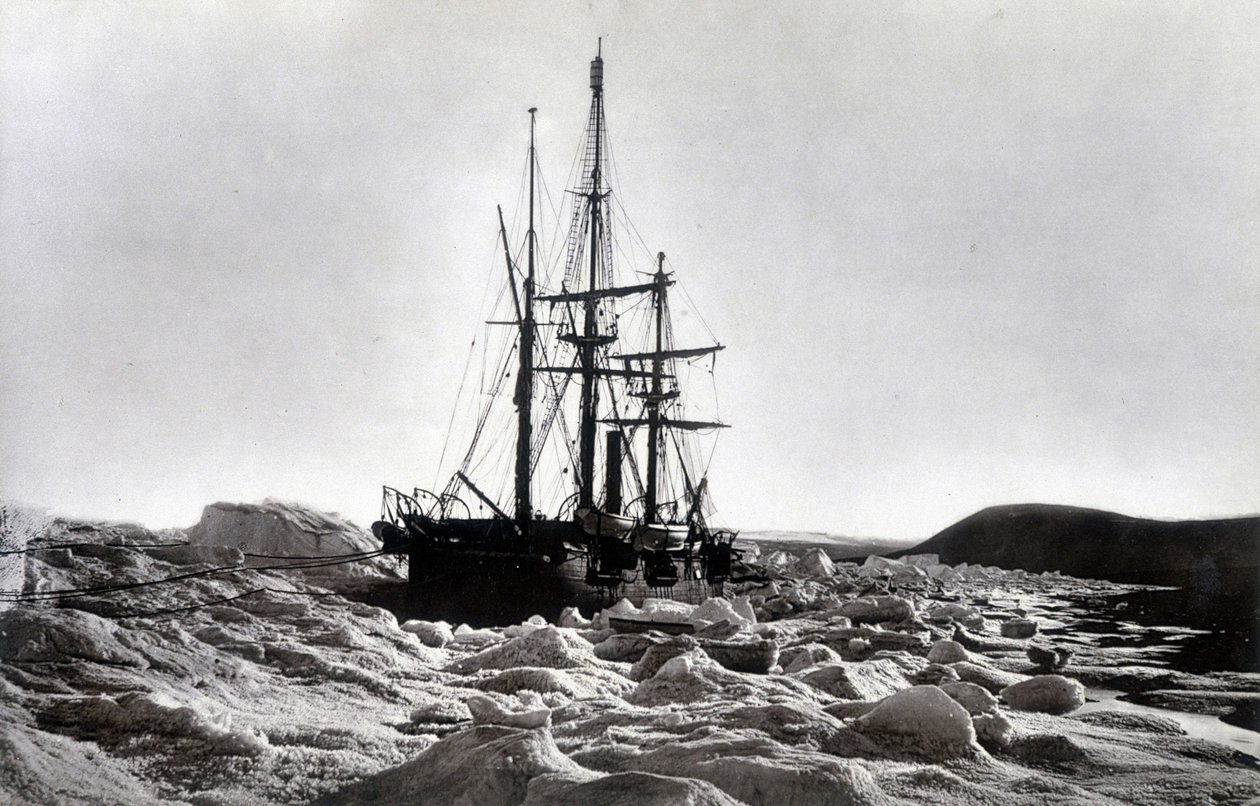 Nordpolen:"" Alert"" nappet nær cape Beechey, Robeson-kanalen - i "" Fortelling om en reise til Polarsee under 1875-76", G.S. Nares, red. London av English Photographer