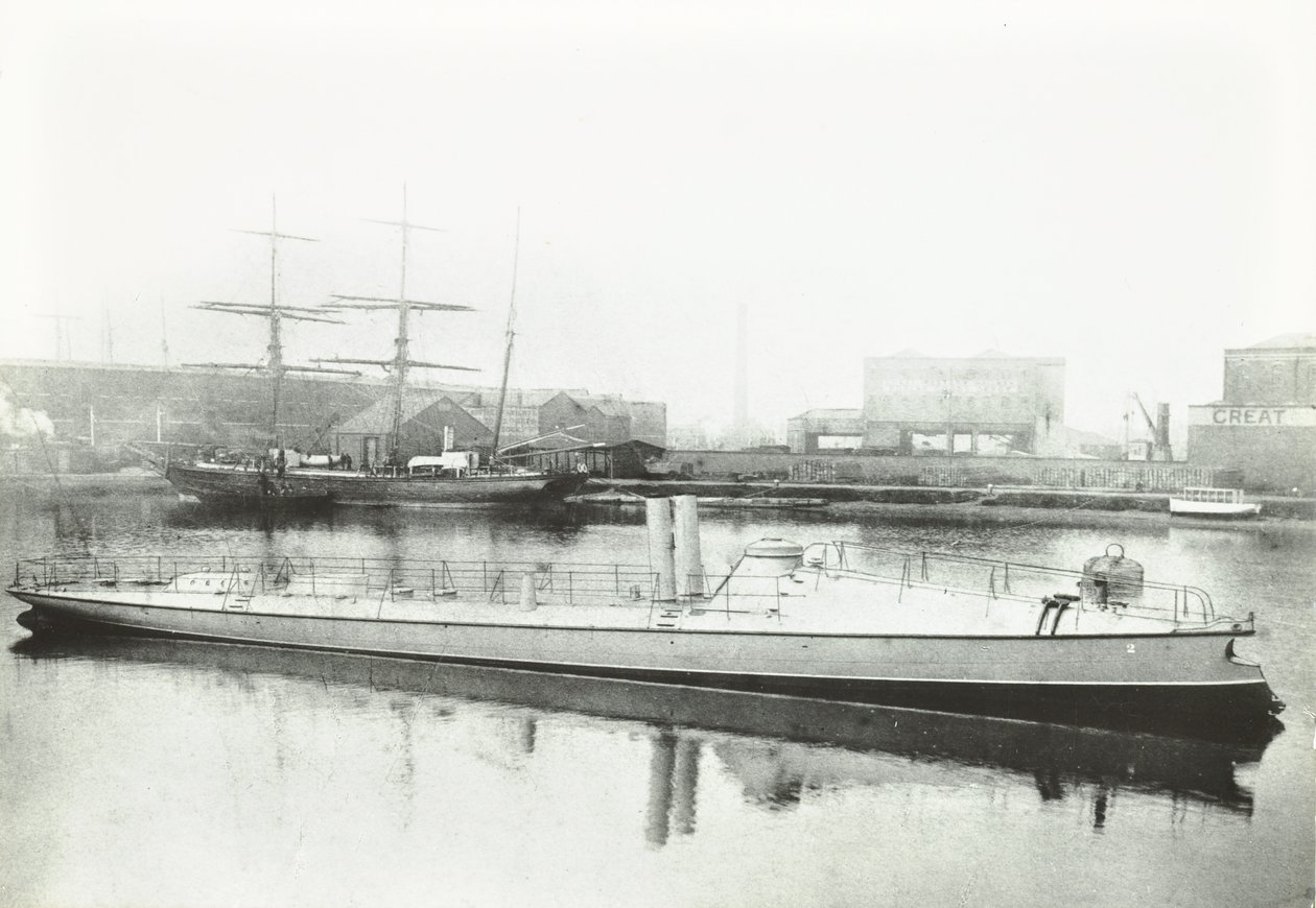 En av de tre torpedobåtene bygget for den portugisiske regjeringen, London, 1881 av English Photographer