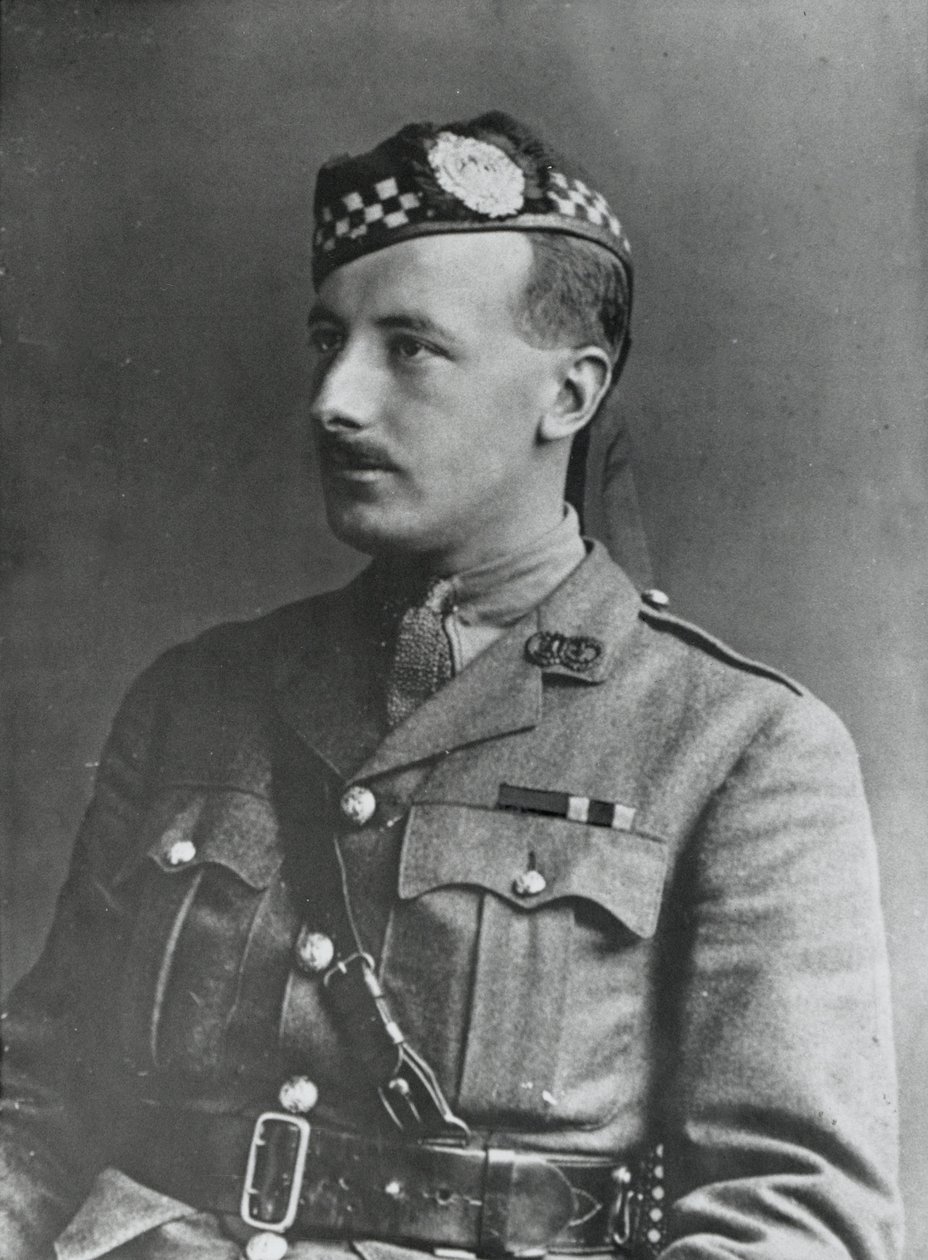 Portrett av kaptein Arthur Henderson VC, 2. bataljon Argyll og Sutherland Highlanders, 1915 av English Photographer