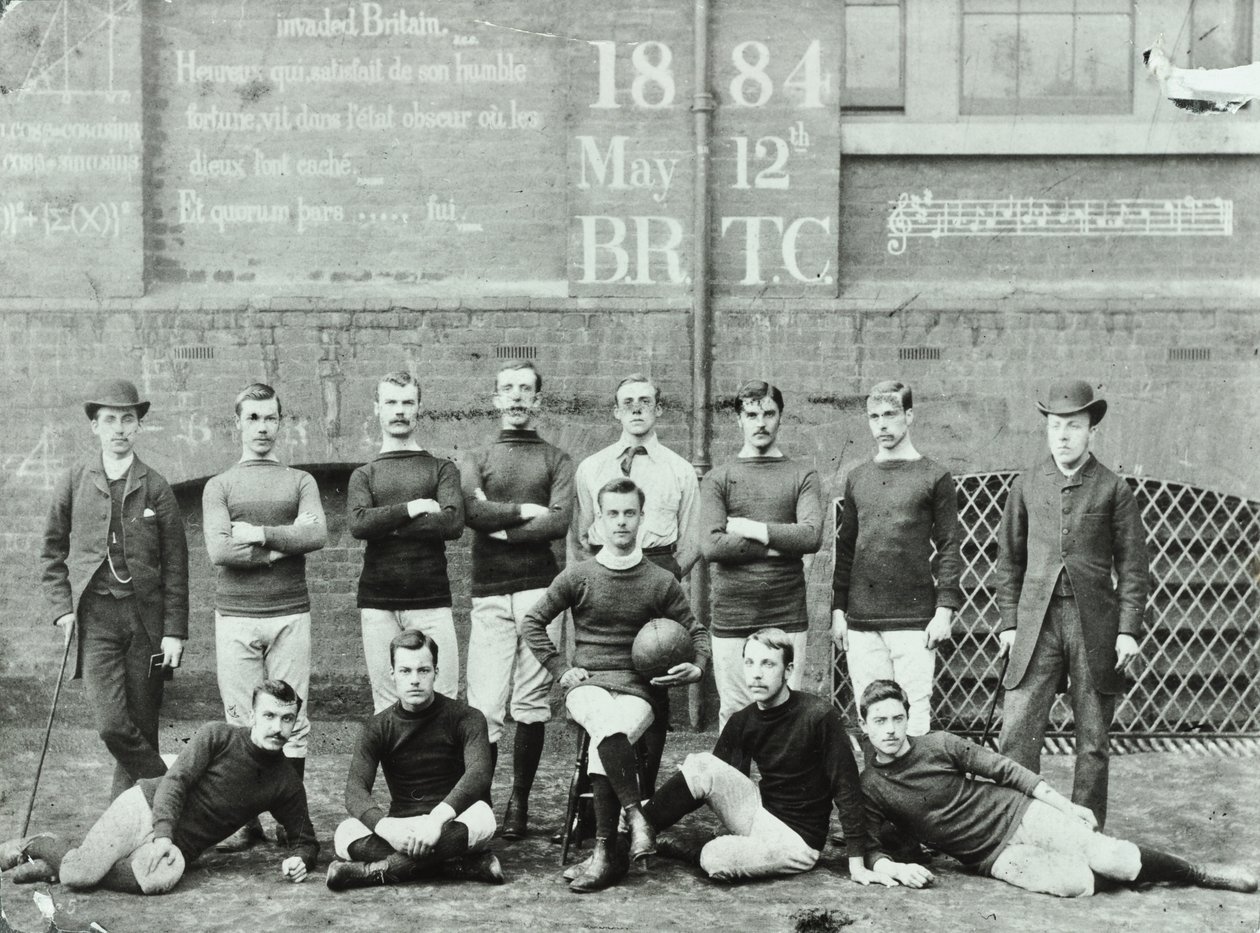 Rosendale Road School: fotballag, 1884 av English Photographer