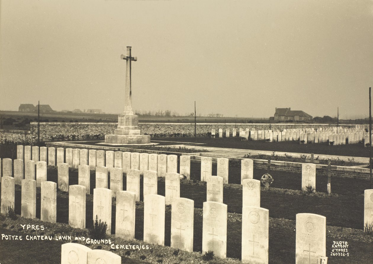 Saint-Charles de Potyze kirkegård, Ypres av English Photographer