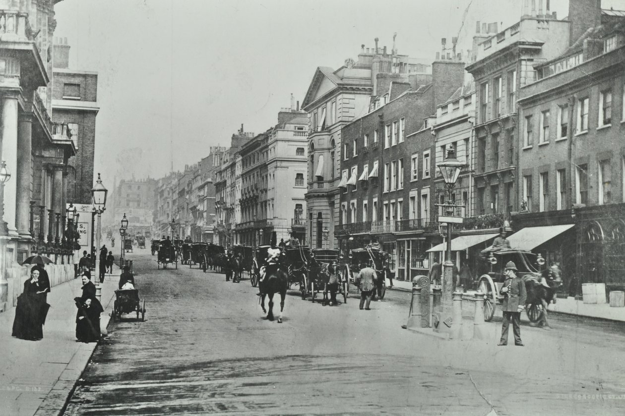 Saint Jamess Street, Westminster LB: ser nordover fra Pall Mall, 1895 av English Photographer