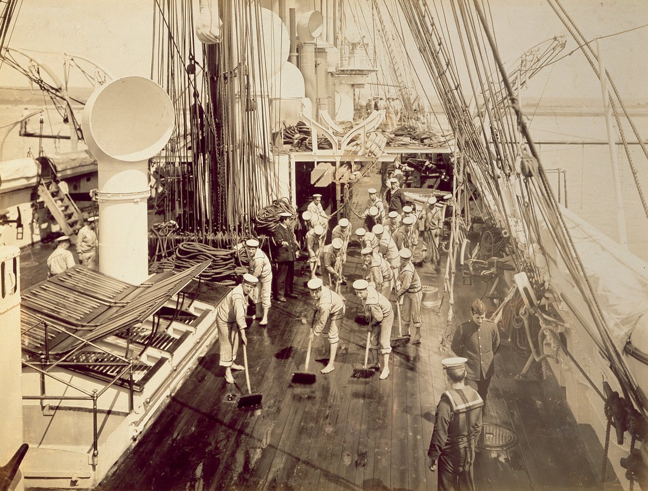 Skrubber dekket på HMS Calliope av English Photographer