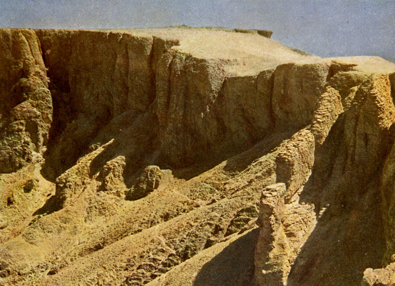 Sørskråningen av en kongelig gravplass, Egypt. av English Photographer