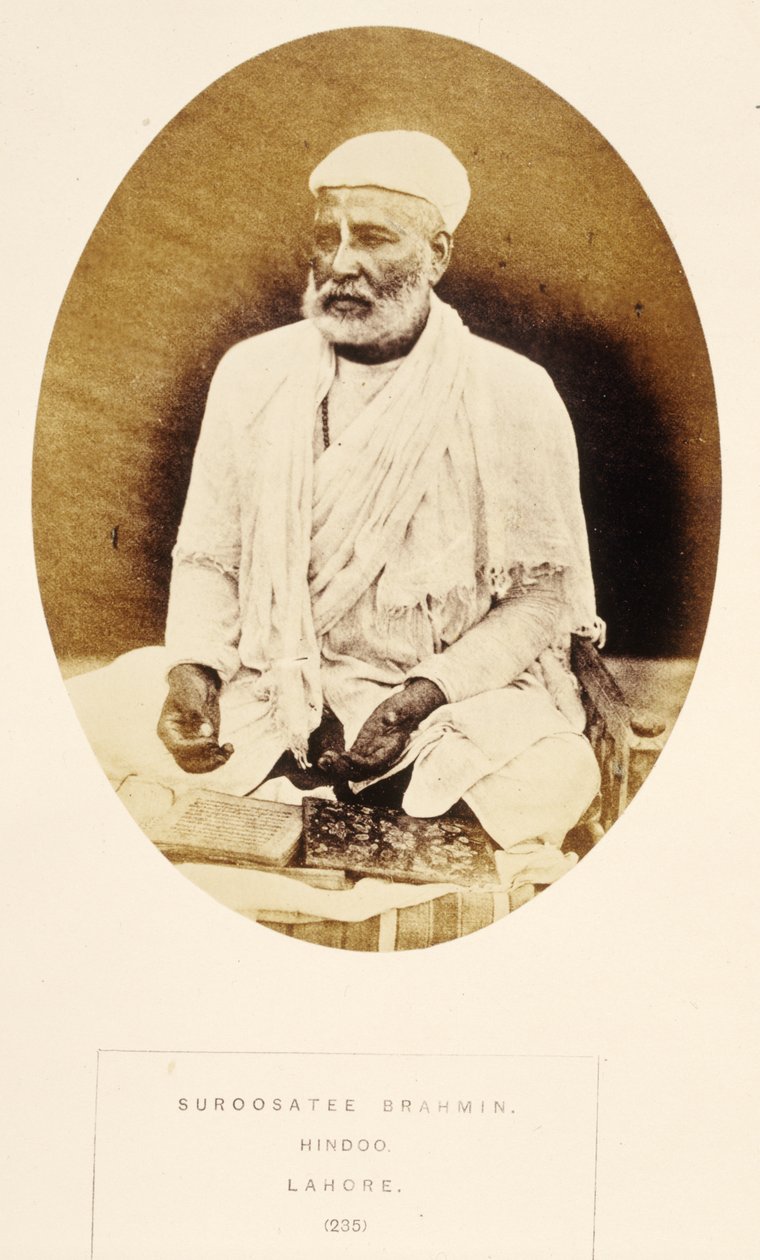 Suroosatee Brahmin, Hindoo, Lahore, fra The People of India, av J. Forbes Watson, utgitt 1868 (albumtrykk) av English Photographer