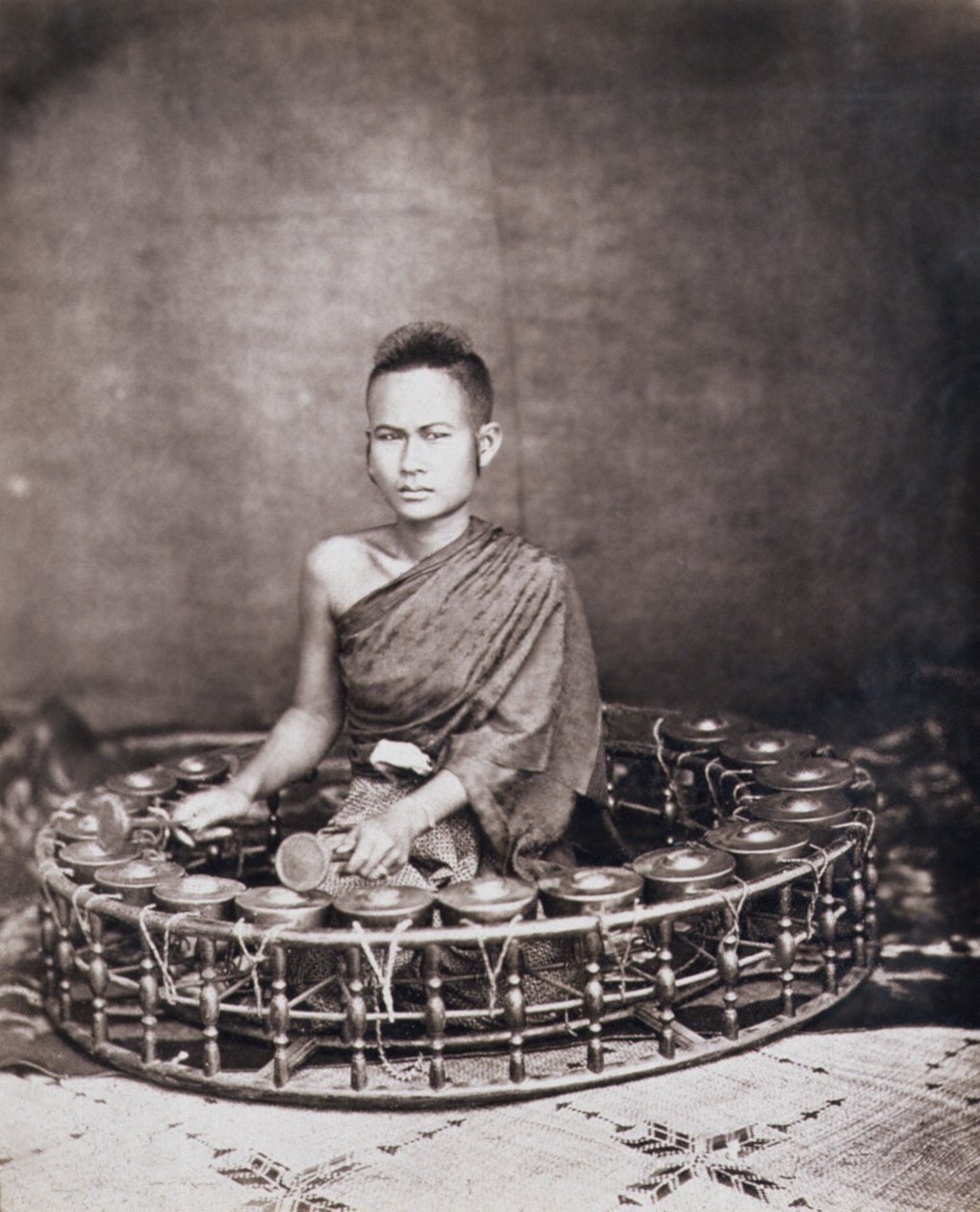Thai musiker, ca. 1870 (albumtrykk) av English Photographer