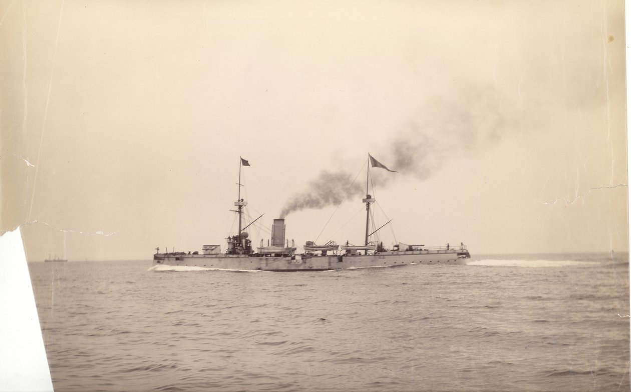 "Chih Yuan" til sjøs, ca. 1886 av English Photographer