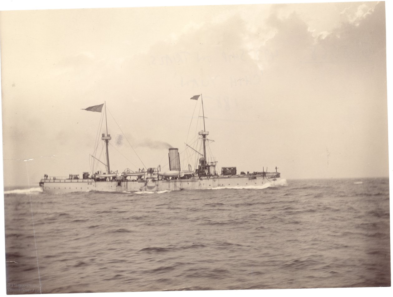 "Chih Yuan" til sjøs, ca. 1886 av English Photographer
