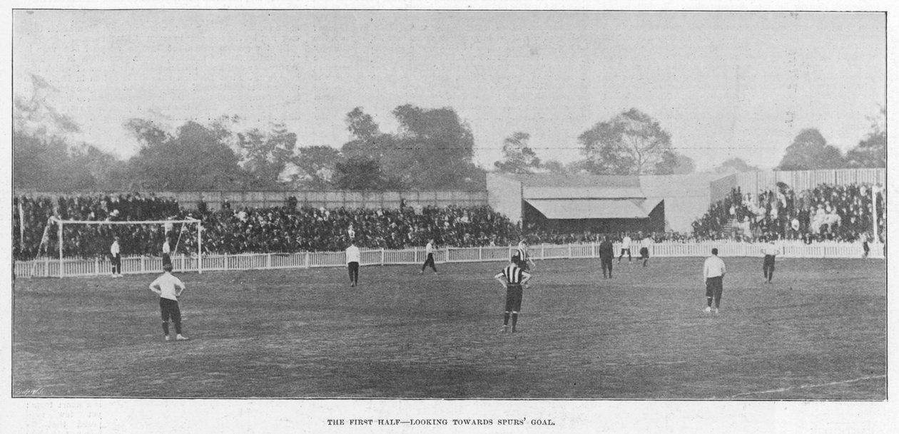 Første omgang – Looking Towards Spurs Goal, 1899 av English Photographer