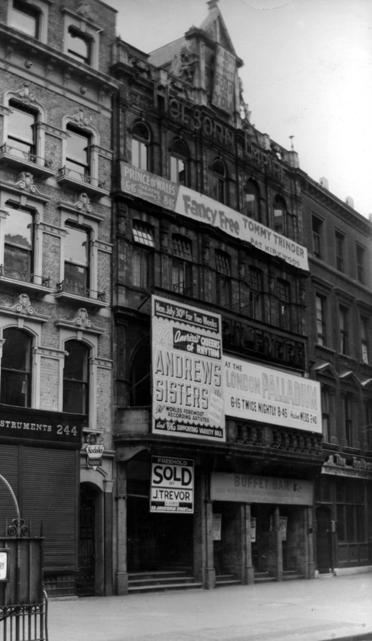 Holborn Empire av English Photographer