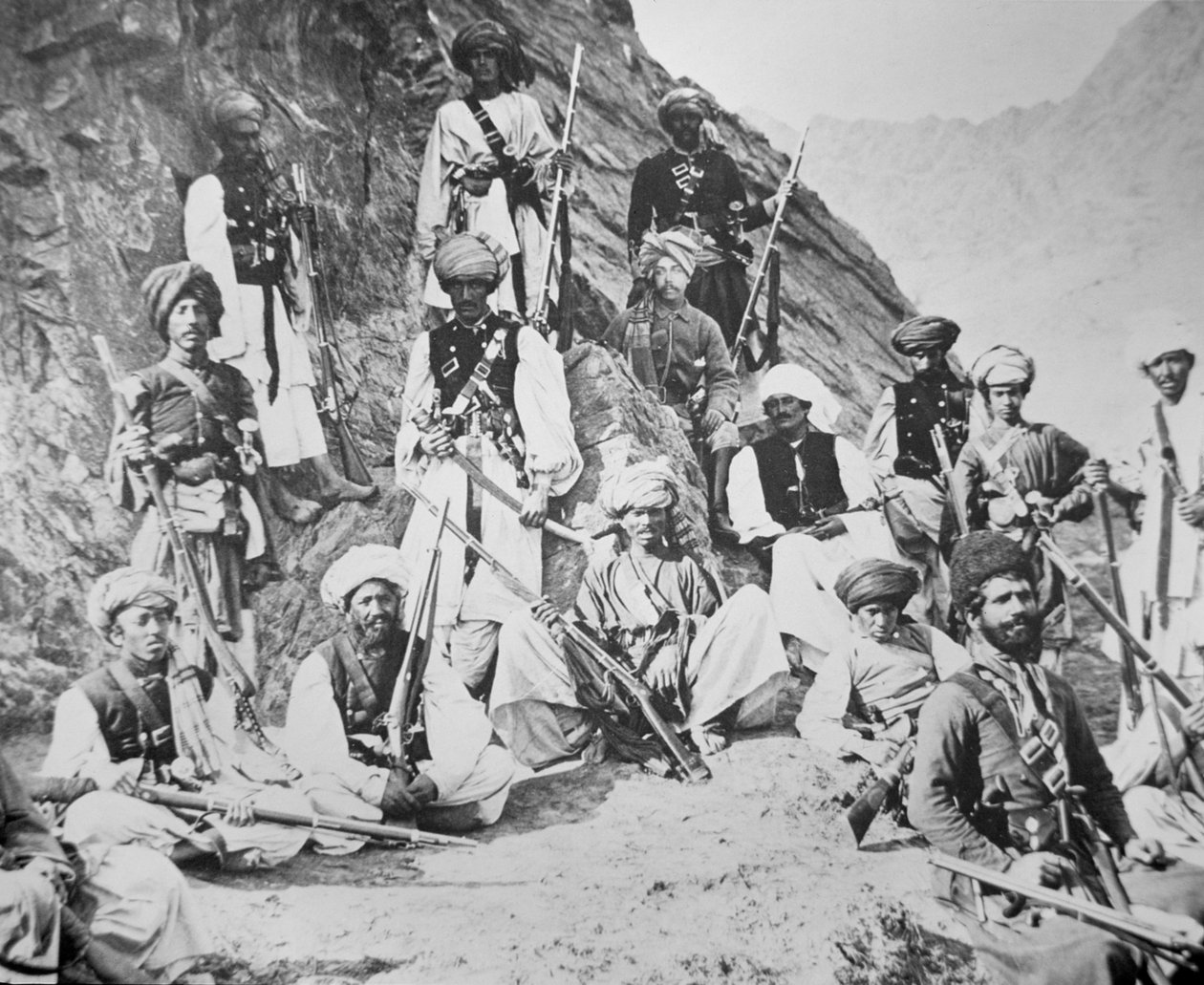 Khan of Lalpura med noen av krigerne hans (s/h-bilde) av English Photographer