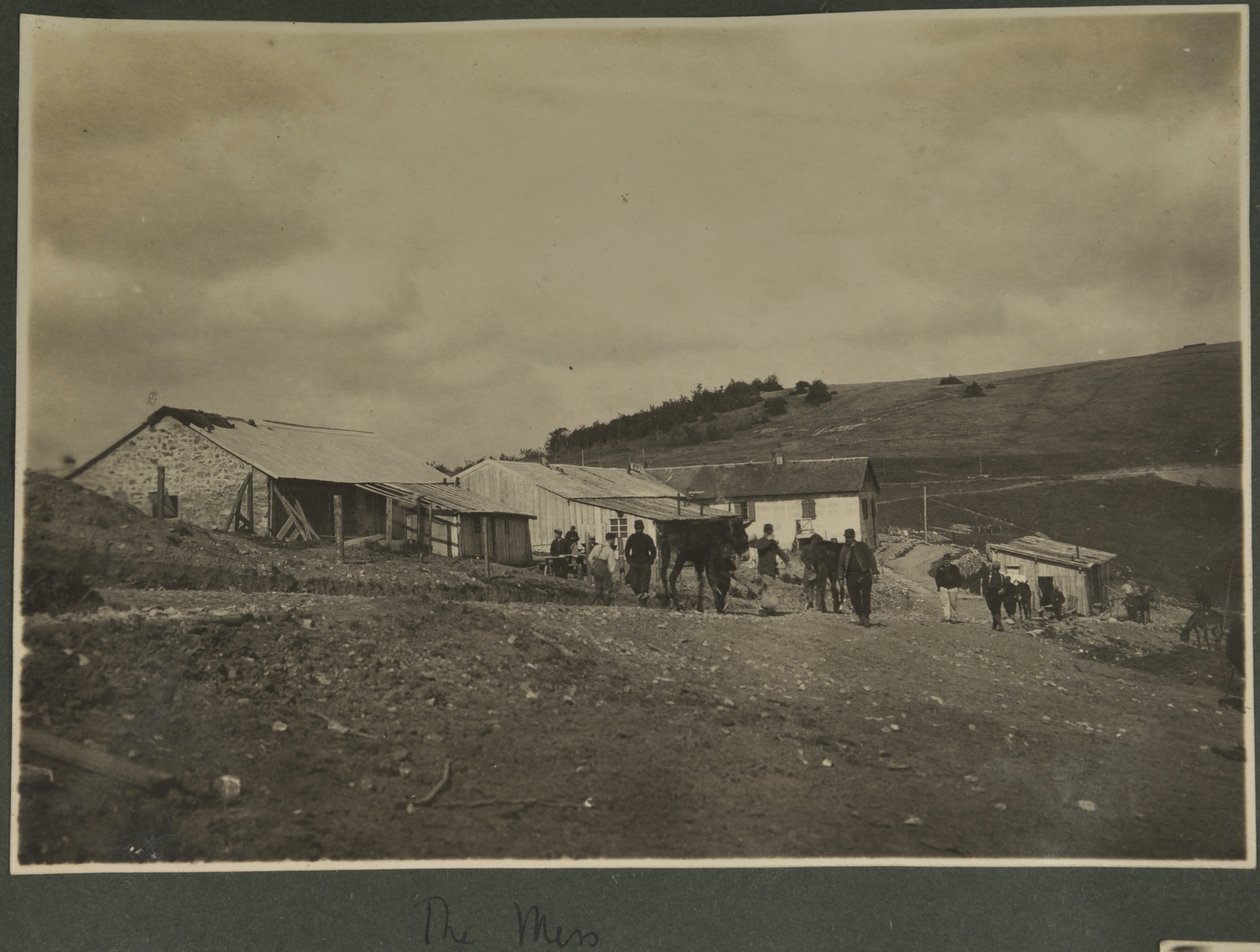 The Mess, sannsynligvis på Sound Ranging treningsstasjon satt opp i Vosges, 1915 av English Photographer