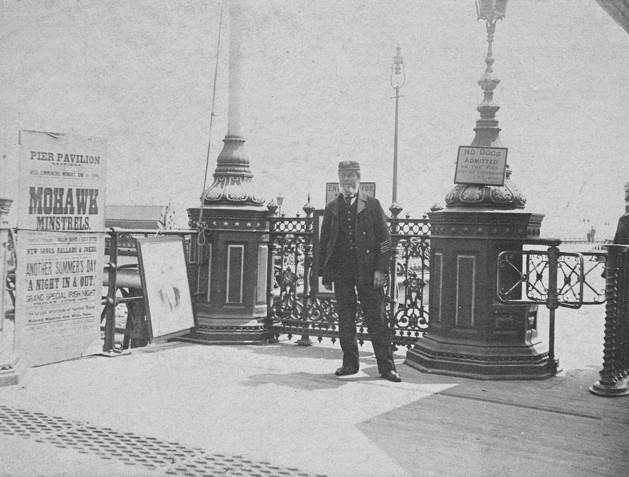 The Pier, Hastings, ca. 1890 av English Photographer