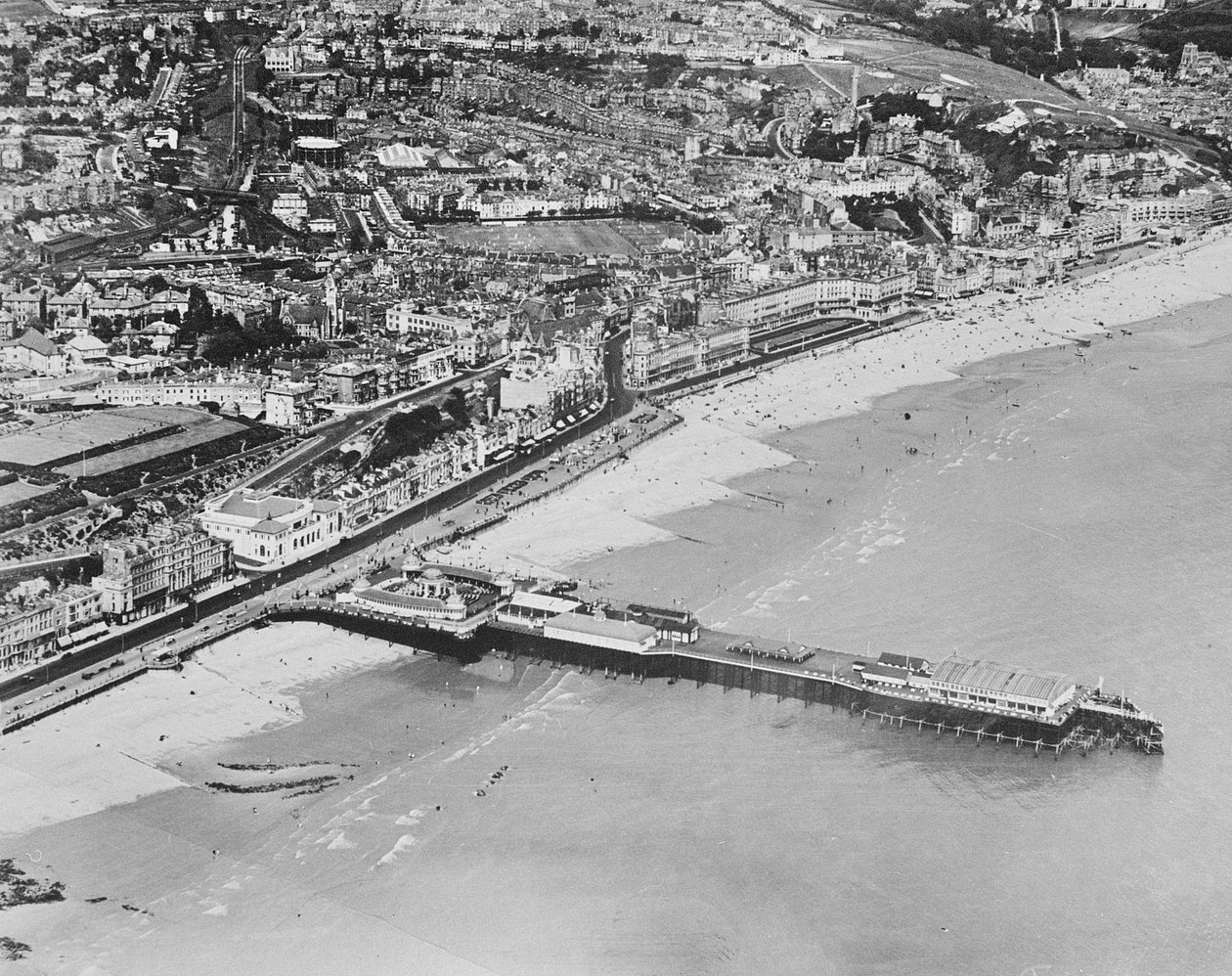 The Pier, Hastings, ca. 1925 av English Photographer