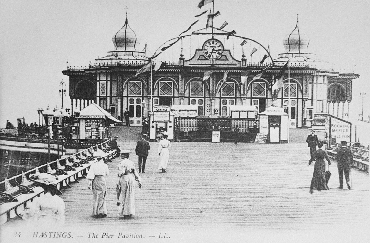 The Pier Pavilion, Hastings, ca. 1890 av English Photographer