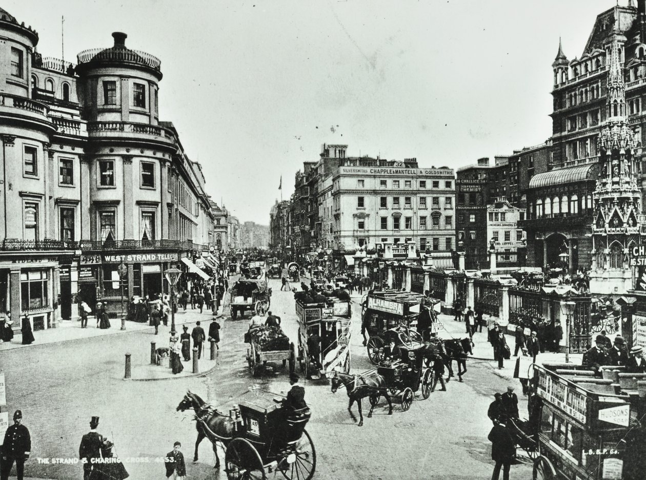The Strand and Charing Cross, 1897 av English Photographer
