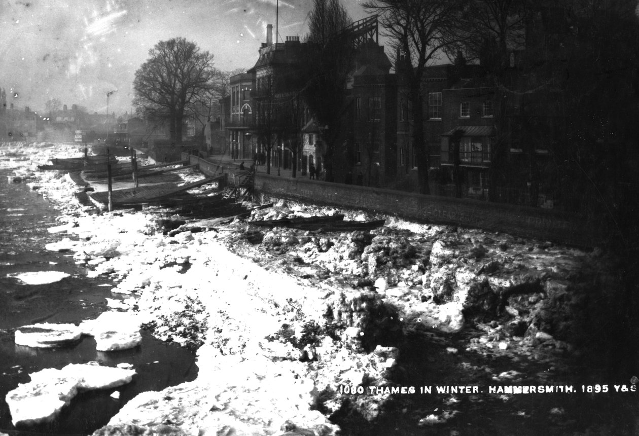 Themsen ved Hammersmith om vinteren, 1895 av English Photographer