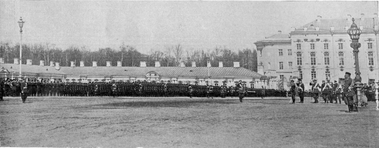 Tsaren returnerer saluttene til sine tropper og generaloffiserer, illustrasjon fra Kongen, 25. mai 1901 av English Photographer