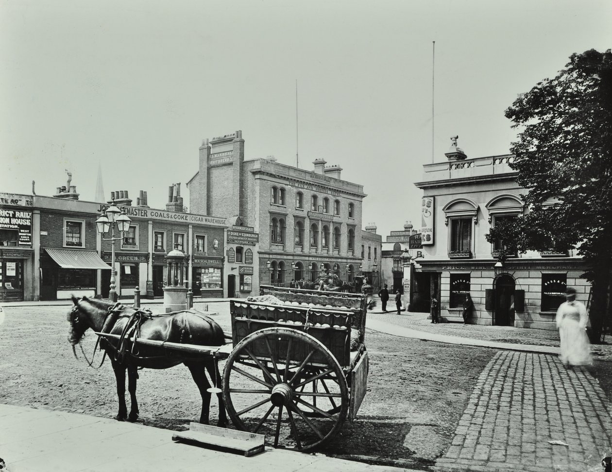 Upper Richmond Road, vest for Putney High Street, viser hestetrukne kjøretøy i forgrunnen, 1880 av English Photographer